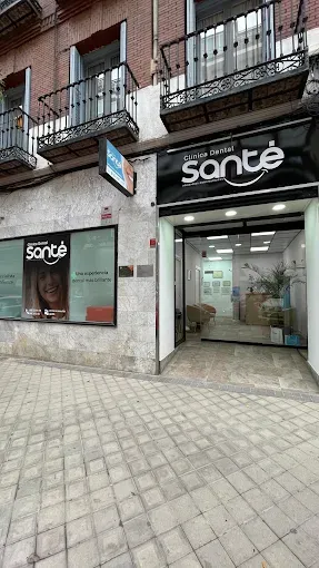 Dra. Nagila Fernandes (Clínica Dental Santé)